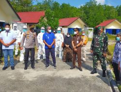 Bersama FKPD Bintan, Dandim 0315/Bintan Ikut Tinjau Pelaksanaan Vaksinasi dan Pembagian Beras PKH Dan BST Di Kabupaten Bintan