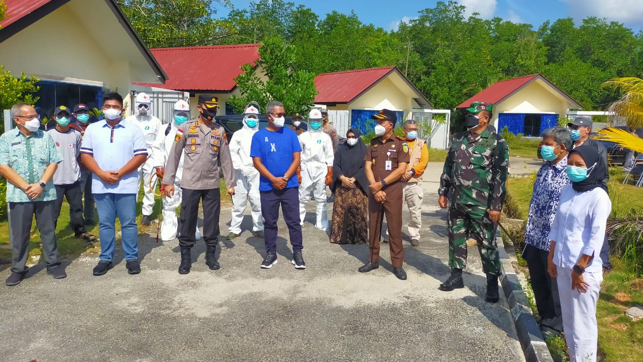 Bersama FKPD Bintan, Dandim 0315/Bintan Ikut Tinjau Pelaksanaan Vaksinasi dan Pembagian Beras PKH Dan BST Di Kabupaten Bintan