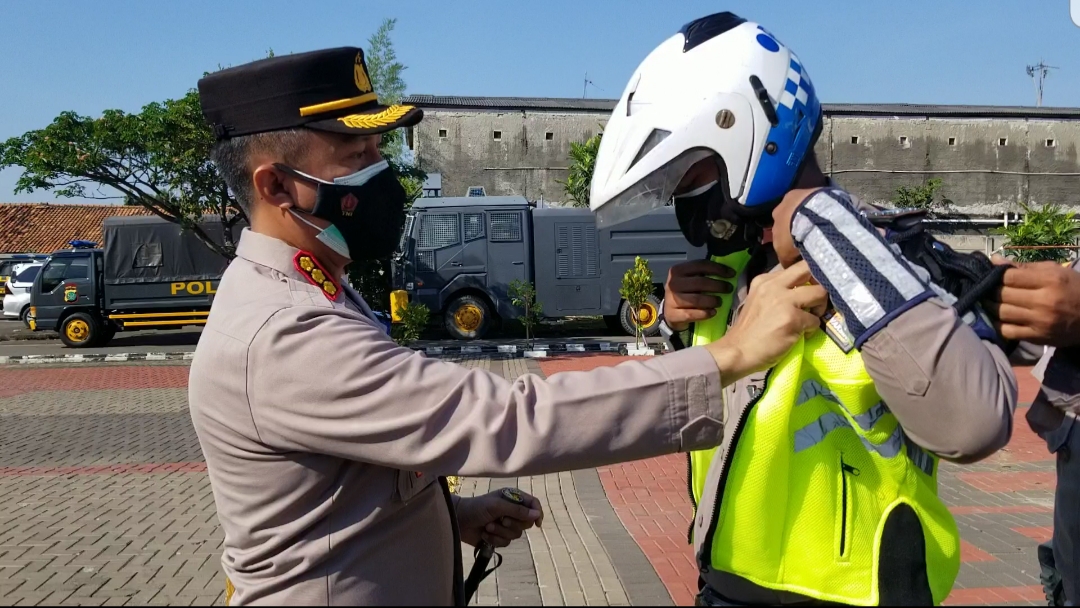 Polres Metro Bekasi Melepas Tim Patroli Vaksin Berani Satuan Lalu Lintas 