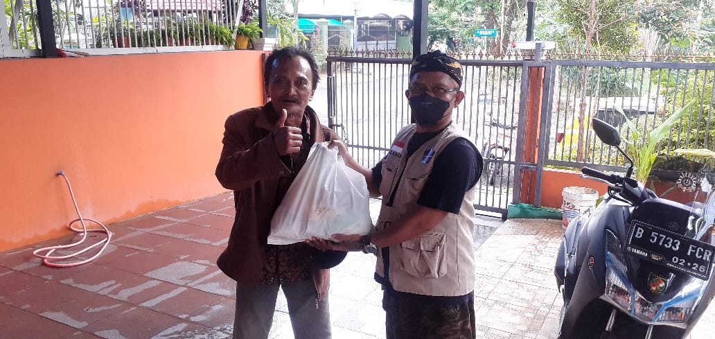 Bermodalkan Urunan Aliansi Ormas Bekasi Berikan 200 Paket Sembako