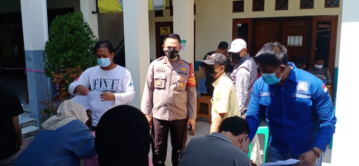 Warga Kelurahan Pejuang Lakukan Vaksinasi Yang Di Gelar Polsek Medansatria 