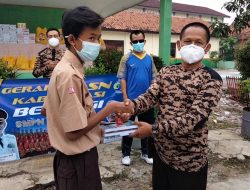 WUJUD KEPEDULIAN SESAMA ,ASN SMPN 5 TAMBUN SELATAN BAGIKAN 55 PAKET SEMBAKO KEPADA WARGA