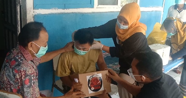 Ratusan Orang Dalam Gejala Dan Penyandang Desabilitas Kecamatan Sukatani Di Vaksin