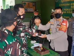 Kue Ulang Tahun Mewah Di Berikan Polsek Serang Baru Pada Koramil Di hari Jadi TNI 76 Tahun 