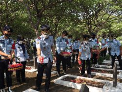 Lapas Cikarang Ikuti Upacara Tabur Bunga Dalam Rangka Peringatan Hari Dharma Karyadhika 