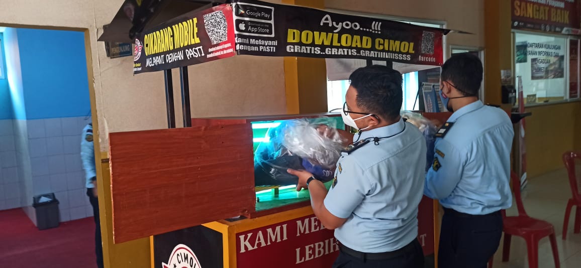 Lapas Cikarang Laksanakan Pelayanan Ekspedisi Barang Dan Makanan