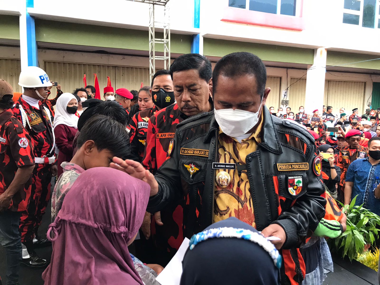 HUT Ke 62 Pemuda Pancasila Ketua MPC Dan Plt Bupati Bekasi Santuni 620 Yatim