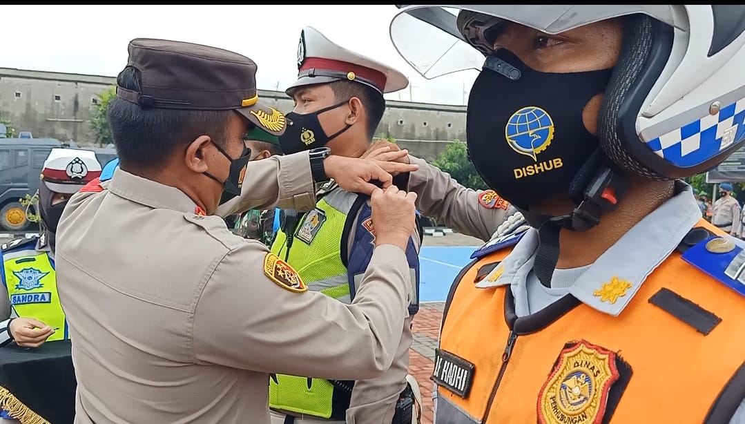 Satlantas Polres Metro Bekasi Bersama Petugas Gabungan Apel Operasi Zebra 2021