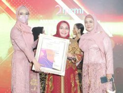 Istri Wakil Wali Kota Bekasi Mendapat Anugrah Penghargaan Perempuan Inspirasi Indonesia