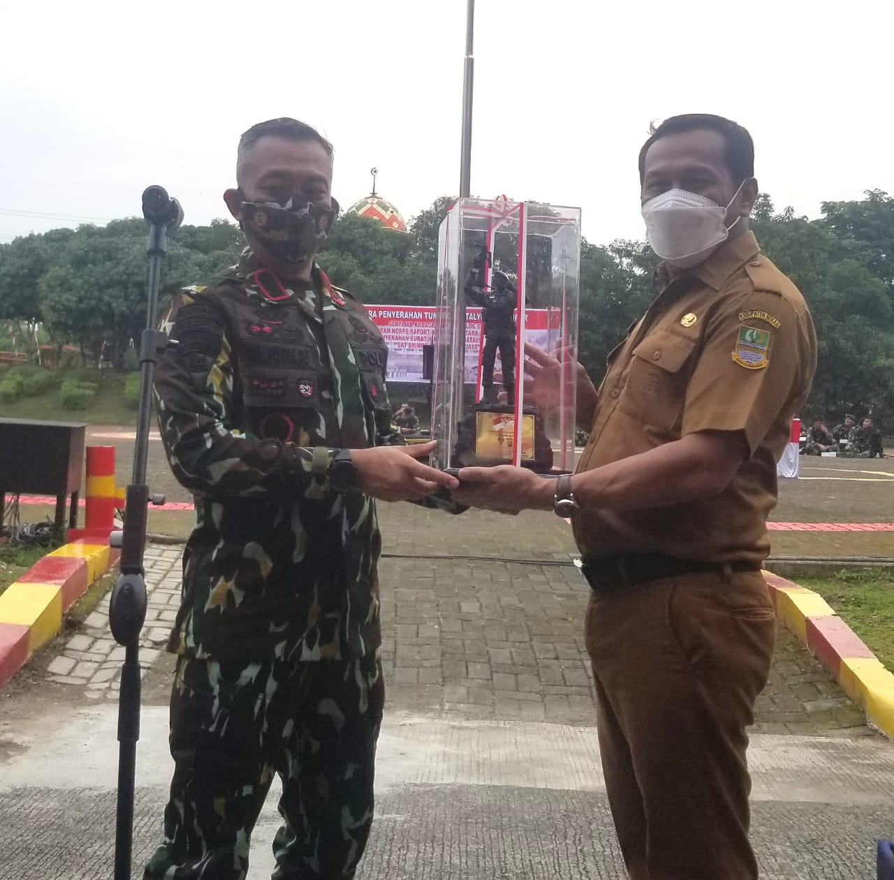 Pemkab Bekasi Serahkan Hibah Tanah ke  D Pelopor Satbrimob PMJ