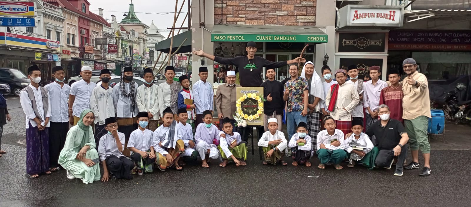 Berbagi Dengan Anak Yatim Piatu, Launching Ampun Dijeh Baso Pentol Cendol Cabang Kota Wisata Cibubur