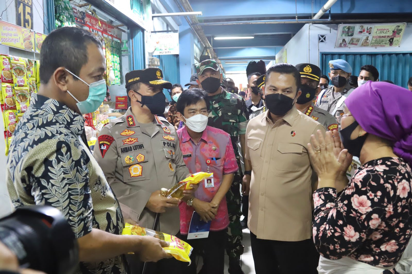 Cek Stok Minyak Goreng Jelang Ramadhan, Kapolda Sidak Pabrik Hingga Pasar Tradisional