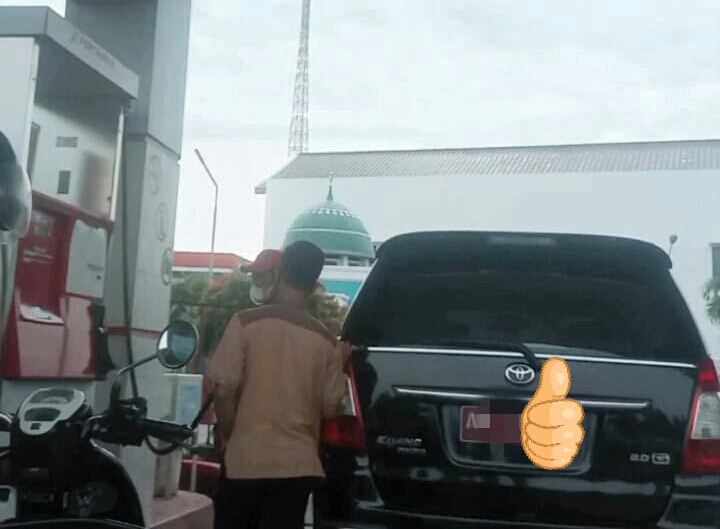 Ngawurr..!!!Mobil dinas ikut menikmati bbm bersubsidi jenis pertalite..!!??