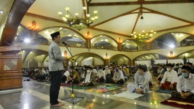 Pusdai Dipenuhi Jemaah Tarawih, Ridwan Kamil Terharu