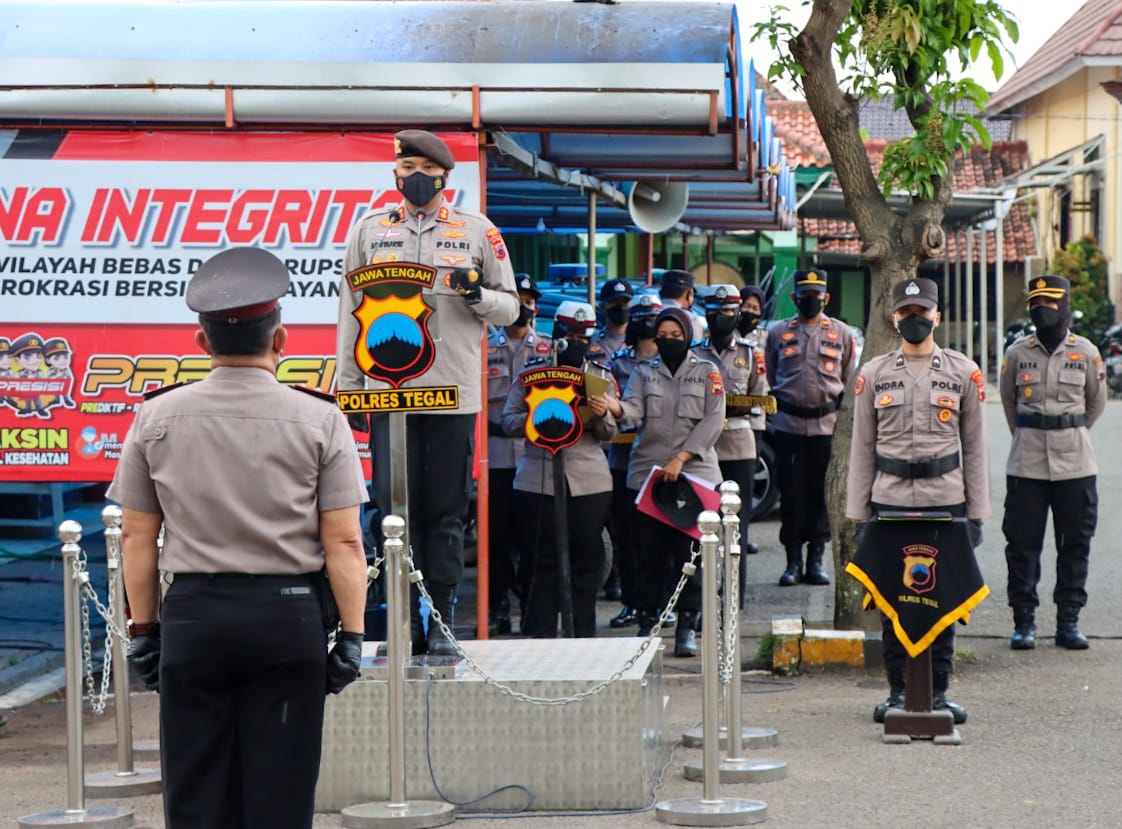 Kapolres Tegal Pimpin Upacara Korp Raport Pangkat Pengabdian