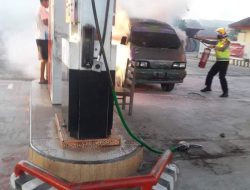 Sebuah mobil minibus BE 2150 E tiba-tiba terbakar saat mengisi BBM di SPBU