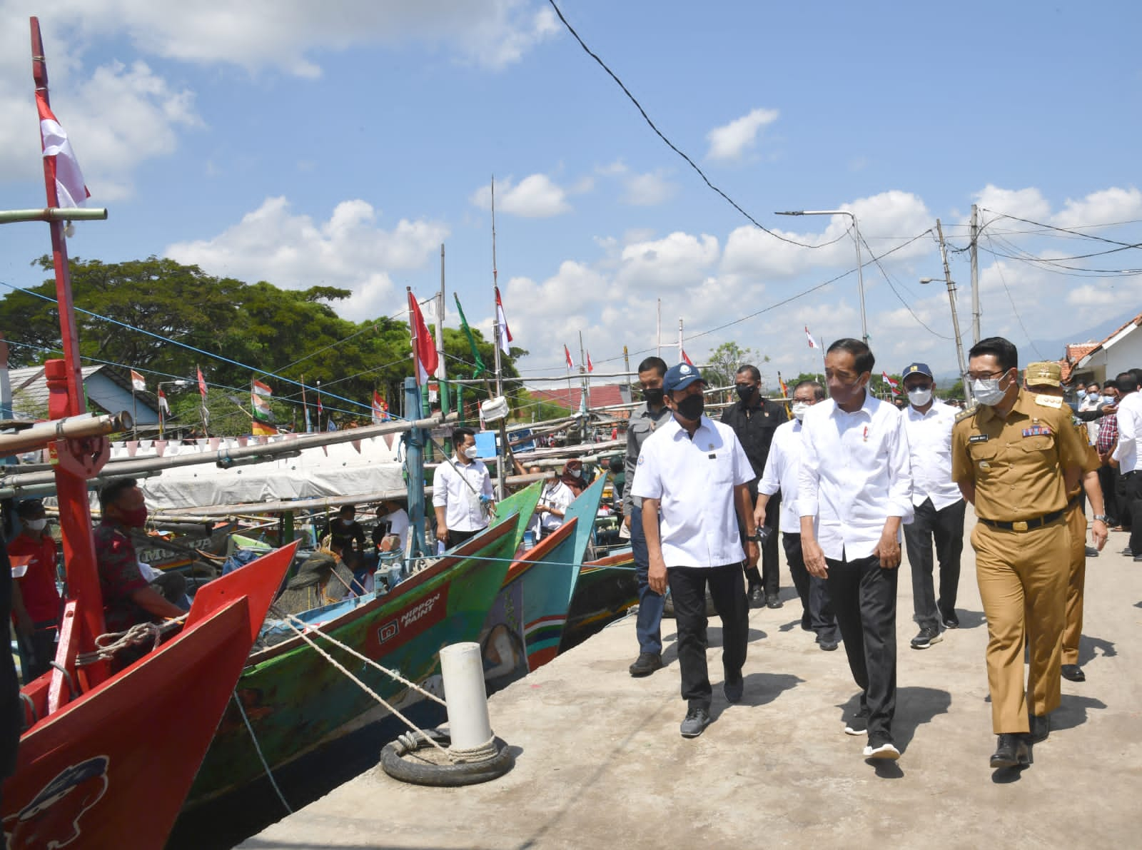 Nelayan Cirebon “Curhat” Kelangkaan Solar Kepada Jokowi dan Ridwan Kamil