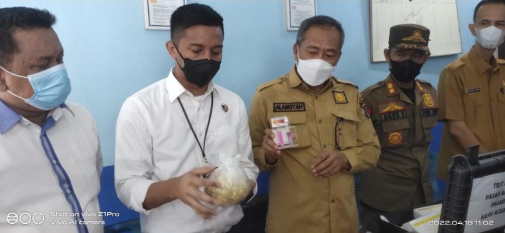 Dinas Perdagangan Dan Polres Kab OKI Melakukan Sidak, Ternyata Masih Ditemukan Mie Basah Mengandung Formalin.