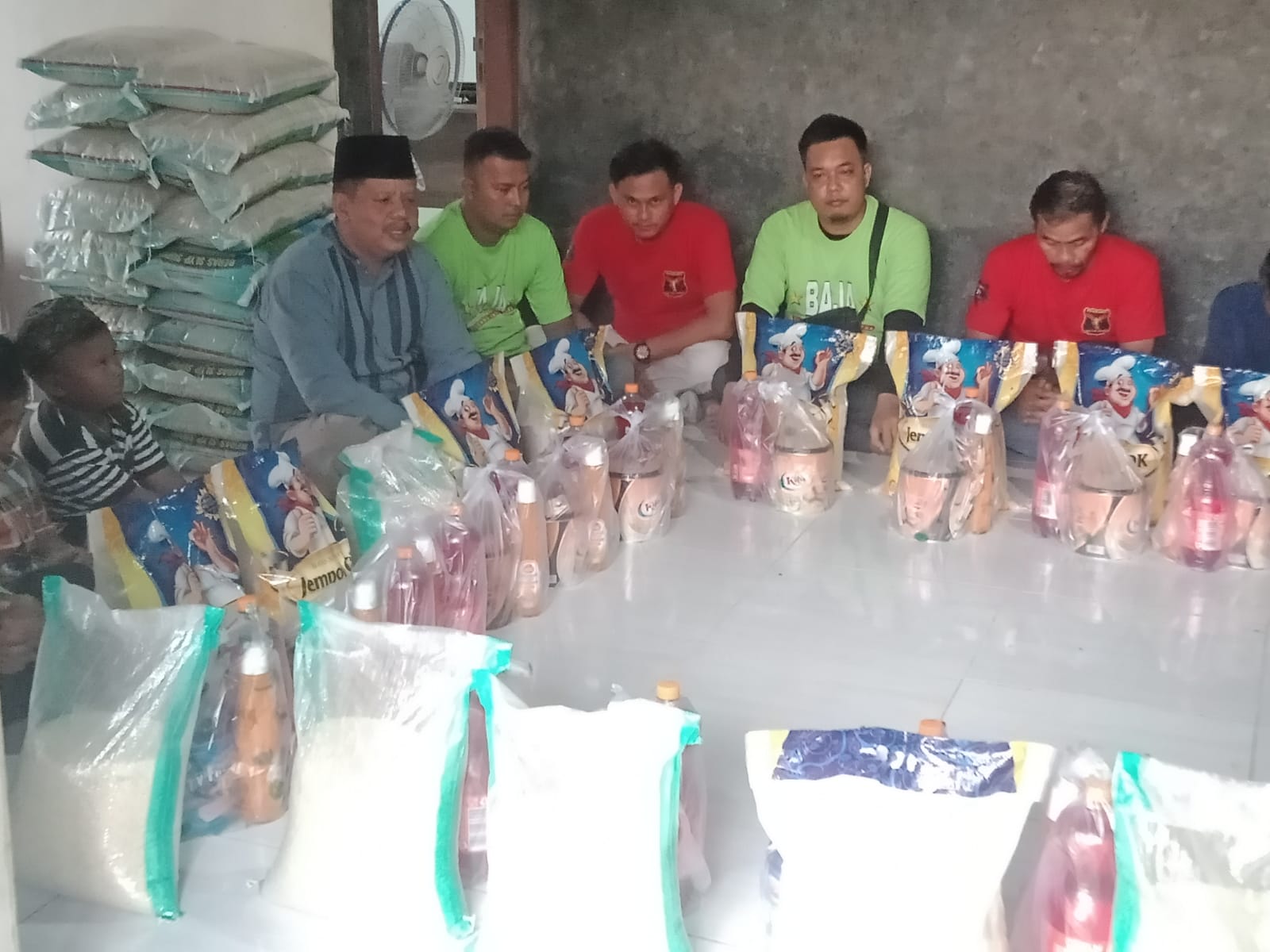 Ramadhan Berbagi,KAWAL dan C.V BAJA Berikan Santunan Kepada Anak Santri dan Anak Yatim Piatu