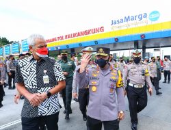 Tinjau GT Kalikangkung, Kapolri Imbau Pemudik Tak Paksakan Berkendara Dalam Keadaan Kondisi Lelah Demi Keselamatan