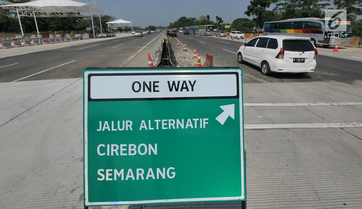 One Way Systim Mulai Diberlakukan Di jalan Tol Dari Arah Cikampek Hingga GT Kalikangkung