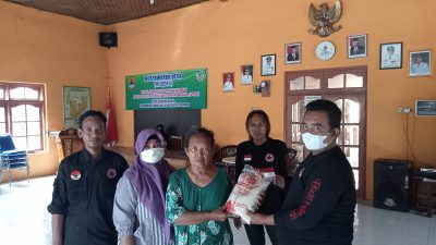 LSM AMPAR Cirebon Berbagi 2500 Kg Beras Menjelang Idul Fitri 1443 Hijriah