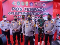 Wakapolri Tinjau Lokasi Pos Pam KM 62 B Kab Karawang Dalam Rangka Pengamanan Arus Balik Lebaran 2022