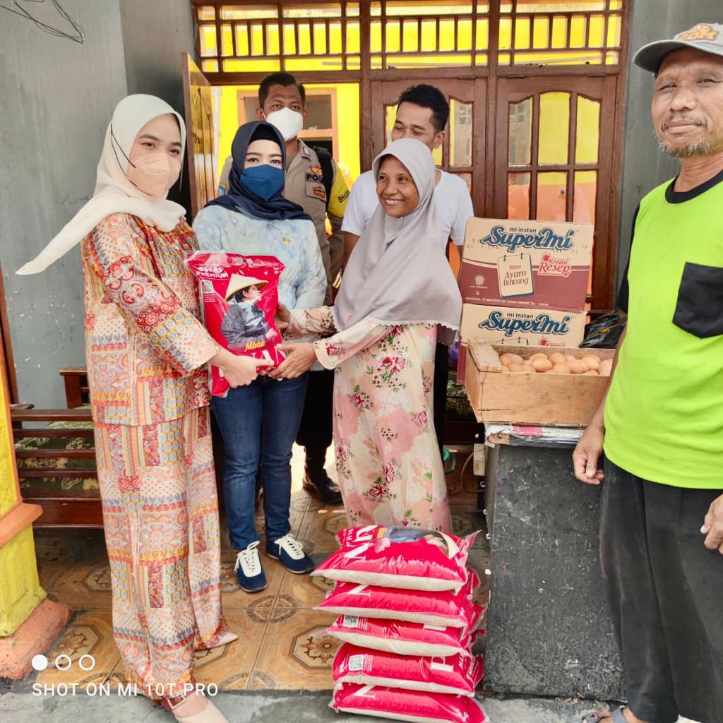 Dewi Aryani Bantu Korban Kebakaran Di Desa Kramat Kabupaten Tegal