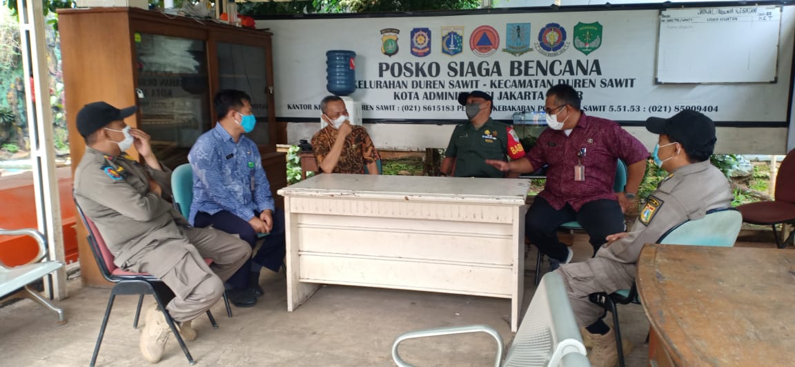 Jalin Sinergitas Babinsa Komunikasi Sosial Bersama Unsur Kelurahan Duren Sawit