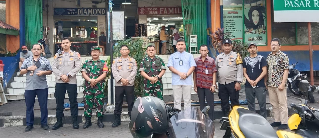 Giat Sosialisasi Harga Minyak Goreng Curah Di Wilayah Kecamatan Pulogadung Oleh Dandim 0505/JT