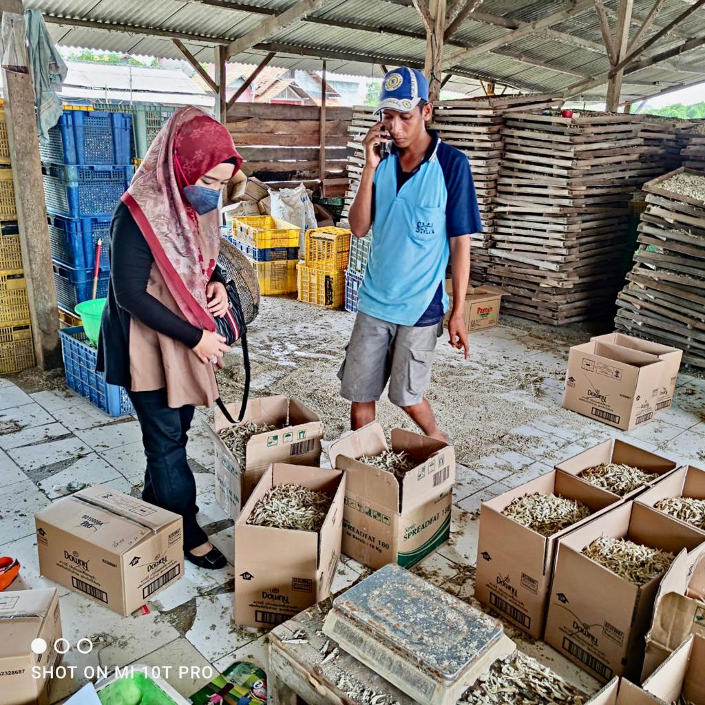 KUNDAPIL, Dewi Aryani Blusukan Tinjau Pabrik.Pengolahan Ikan Teri Di Pantura