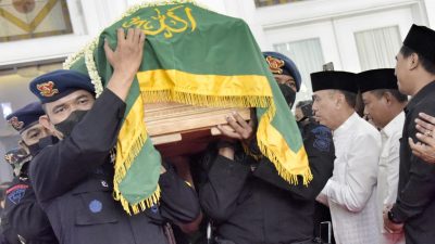 Masyarakat dan Ratusan Pelajar Iringi Jenazah Eril Menuju Permakaman Keluarga