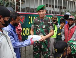 Kodim 0402/OKI Gelar Jumat Berkah Berbagi Ratusan Nasi Kotak