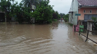 Desa Lengkong dan Gampong Karang Anyer Digempur Hujan Besar Hingga Berubah Jadi Laut