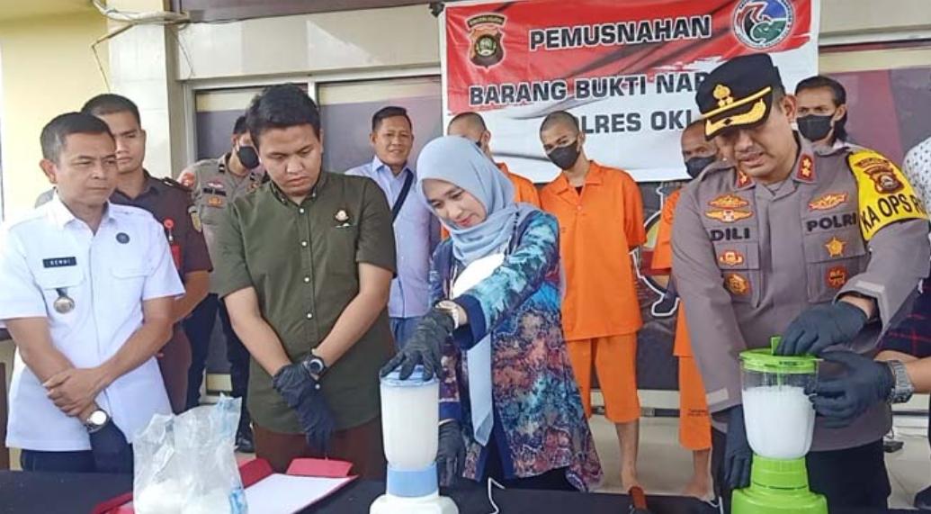 Dengan Cara di Blender, Polres OKI Musnahkan Sabu 3 Kg