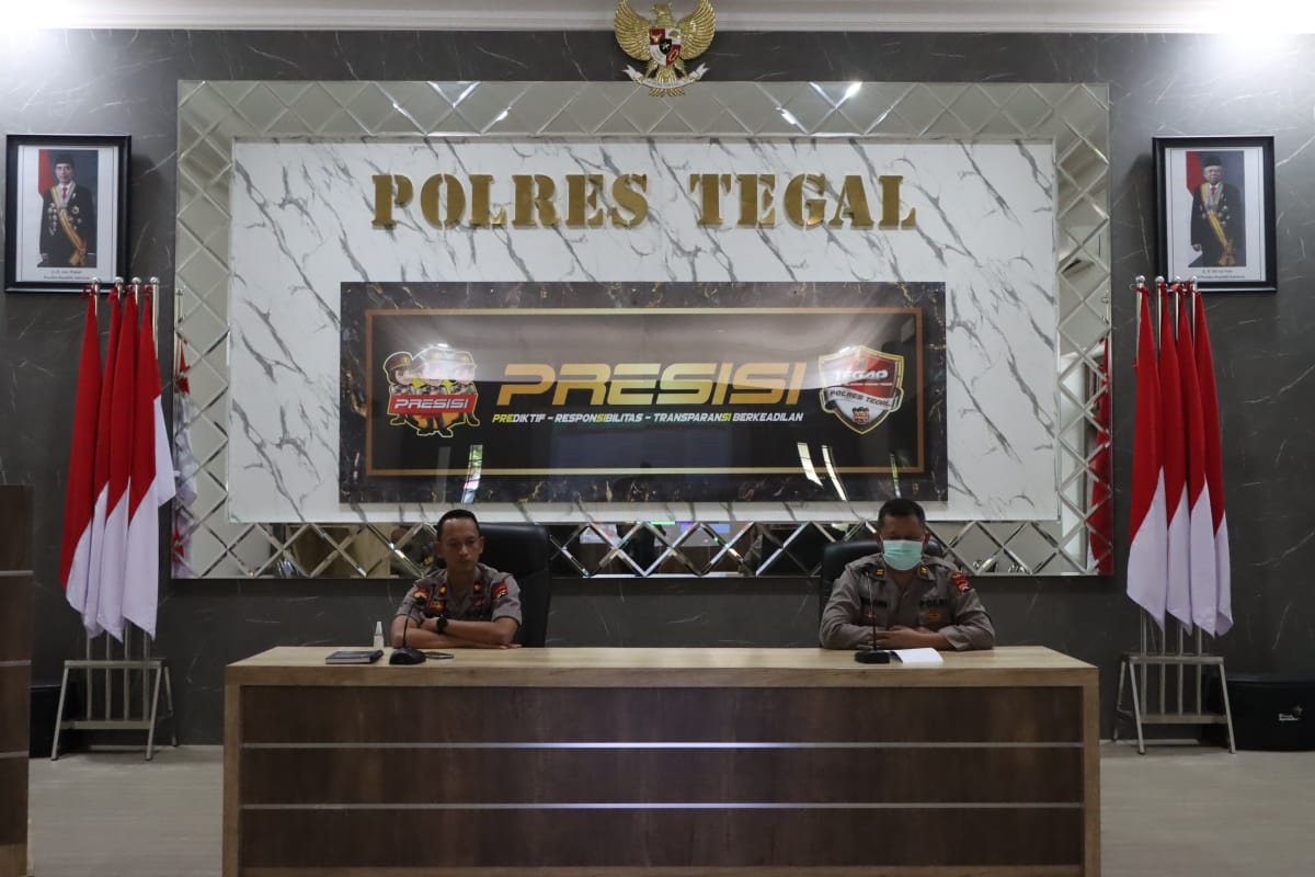 Wakapolres Tegal Beserta Pejabat Utama (PJU)) Polres Tegal Mengikuti Vidio Conference (Vicon) Wabah PMK Terhadap Hewan Sapi Di Gedung SSB Mapolres Tegal