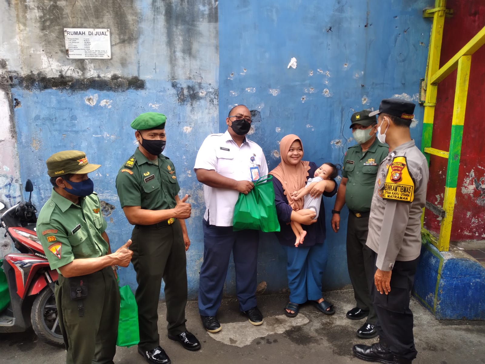 Berikan Tambahan Gizi Pada Balita, Oleh Babinsa Matraman