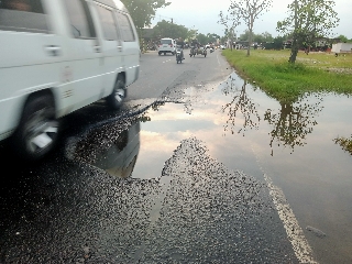 Jalan Lintas Nasional Berlubang Akan Jadi Pemicu Kecelakaan Hingga Memakan Korban Jiwa