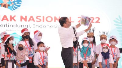 HARI ANAK NASIONAL:Ridwan Kamil dan Anak – Anak Terhibur Sulap Presiden Jokowi