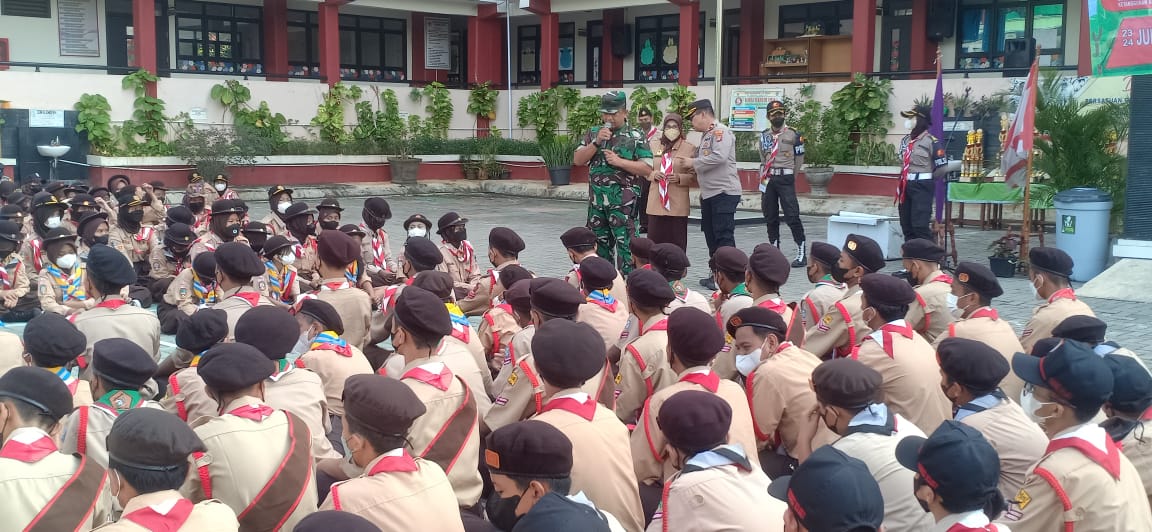 Danramil dan Kapolsek Metro Duren Sawit, Hadir Giat Lomba Kwartir Pramuka Penggalang