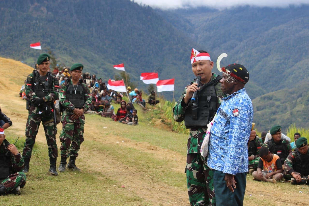 Bakar Batu di Lanny Jaya, Perkuat Kemanunggalan TNI dan Rakyat