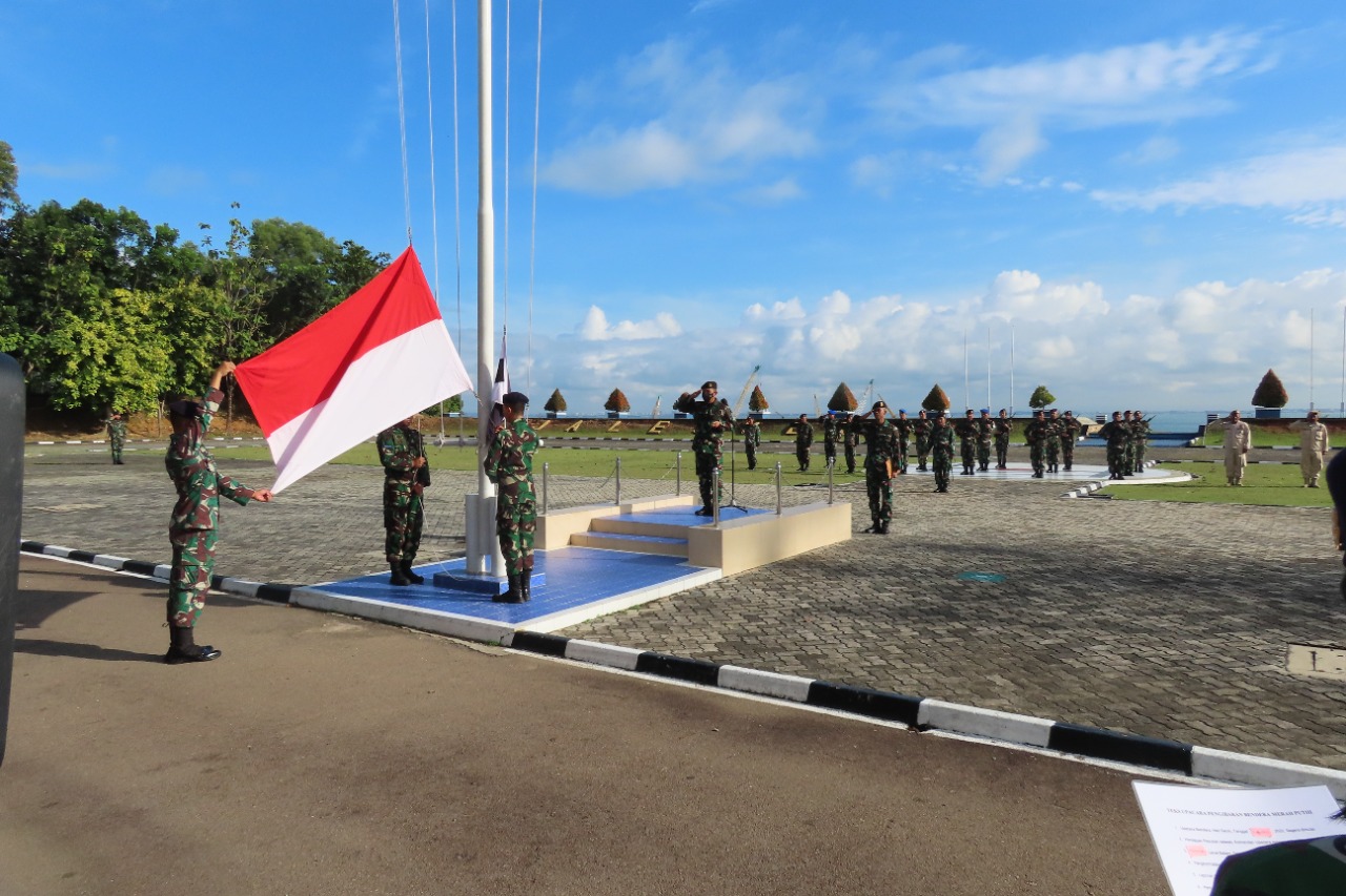 Danlanal Batam : Upacara Mingguan Tekankan Implementasi Nilai-Nilai Yang Terkandung Dalam Trisila TNI AL