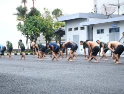 Bina Kemampuan Fisik Prajurit Lanal Sibolga Dengan Renang Laut