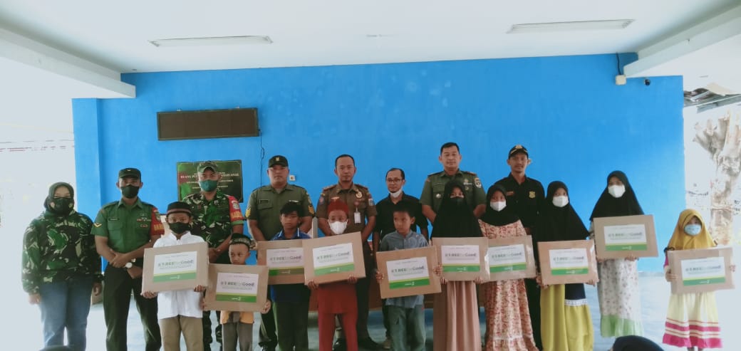 Koramil 06/Cakung Salurkan Bantuan Alat Tulis Sekolah Dari TNI AD dan Yayasan Benih Baik Untuk Anak Yatim