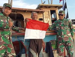 Sambut HUT RI Ke-77 Pos TNI AL Selat Panjang Lanal Dumai Laksanakan Gerakan Pembagian 10 Juta Bendera