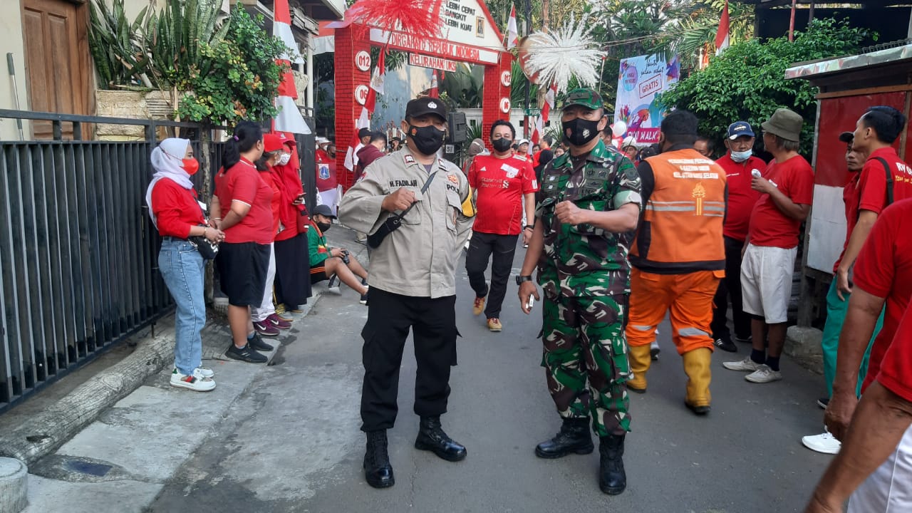 Babinsa, Bhabinkamtibmas Utan Kayu Selatan Sukseskan Lomba Gerak Jalan Santai