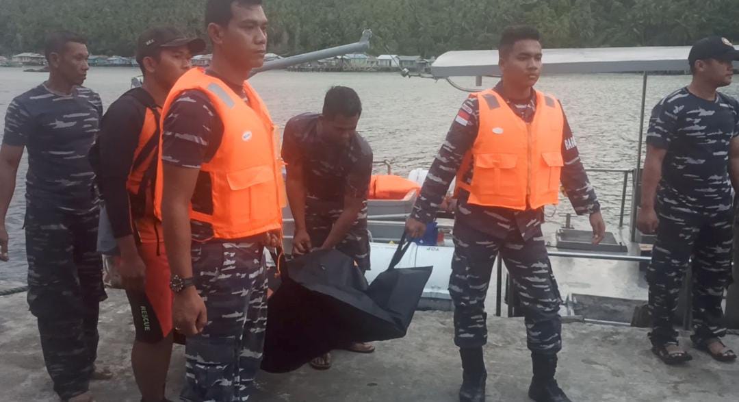 TNI AL Bersama Tim Gabungan SAR dan Masyarakat Temukan Nelayan Hilang Di Laut Anambas