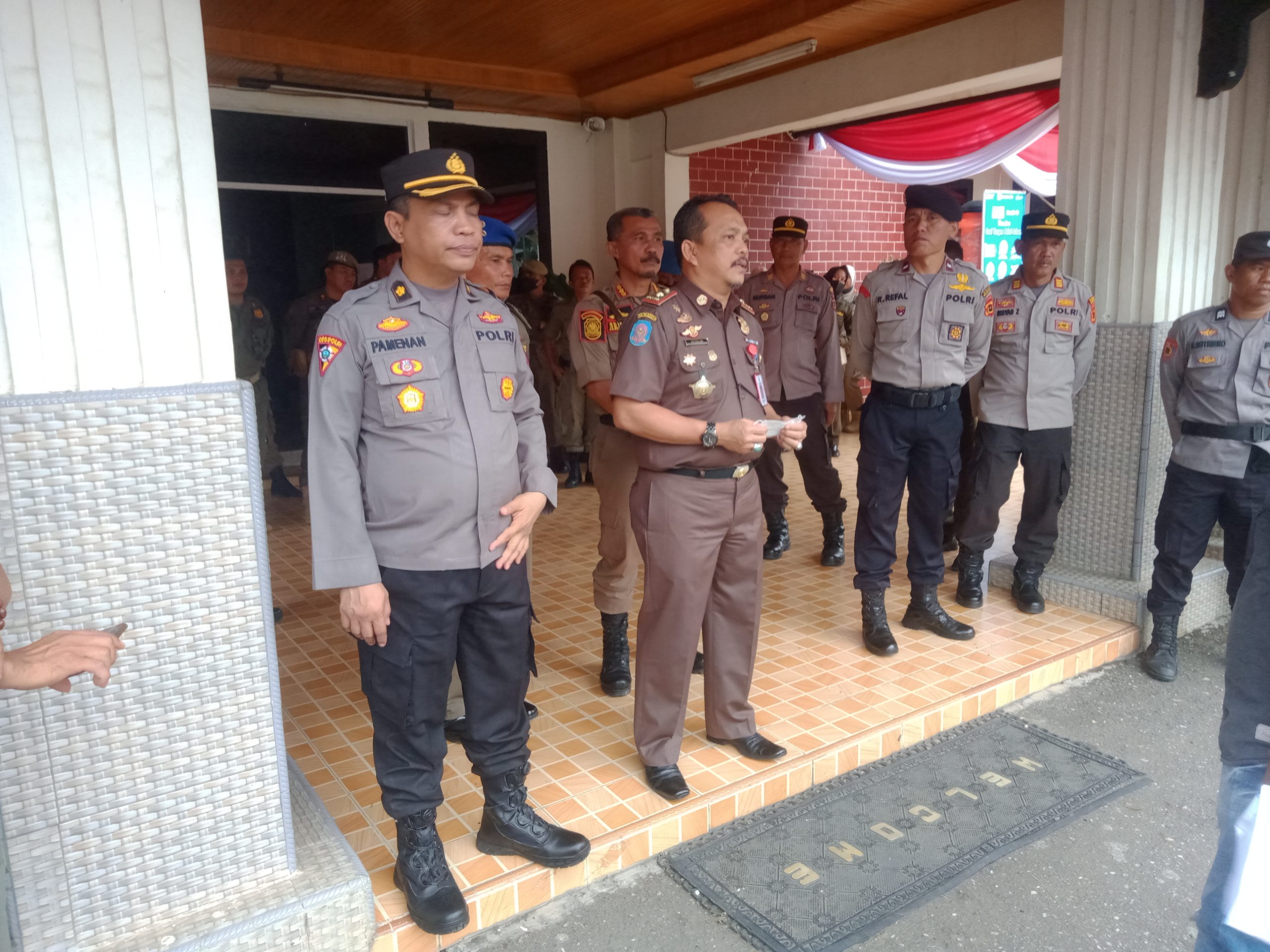 Polres Merangin Laksanakan Pengawasan Aksi Unjuk Rasa diKantor Bupati Merangin.