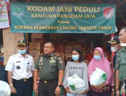 Dandim 0505/Jakarta Timur Salurkan Bantuan Korban Kebakaran dari Kodam Jaya Peduli