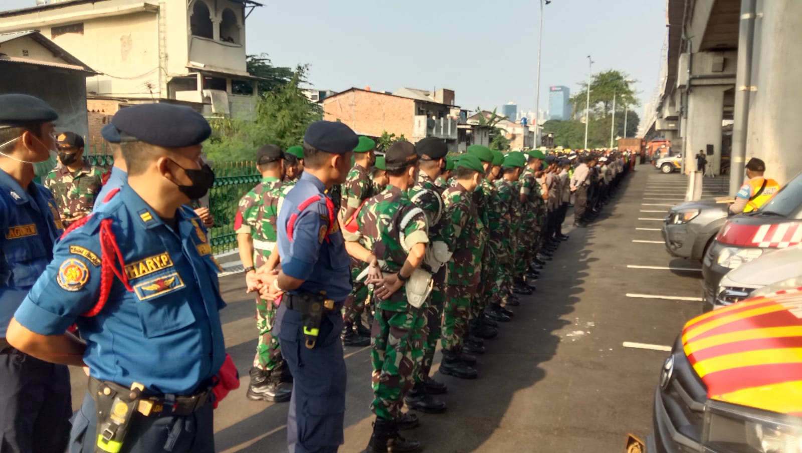 Peran Serta Koramil 02/Matraman Bantu Penertiban Lokalisasi Liar GUNUNG ANTANG Jaktim